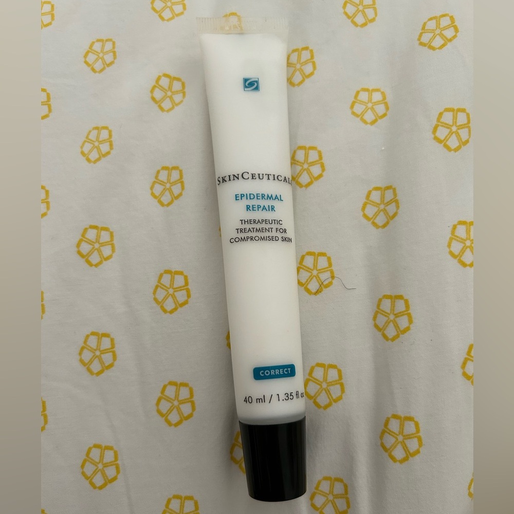 SkinCeuticals epidermal repair moisturiser - Picture 3 of 3